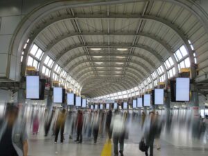 品川駅自由通路デジタルサイネージ